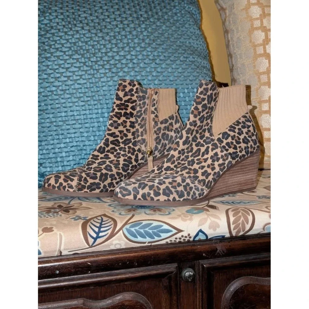 TOMS Leopard Print Wedge Ankle Booties Size 9.5 Women's Animal Print Zip‎ Boots